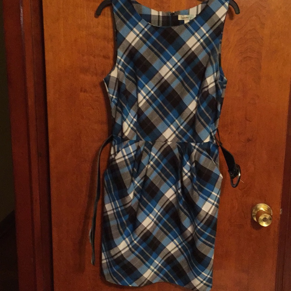 Dress - Picture 6 of 7